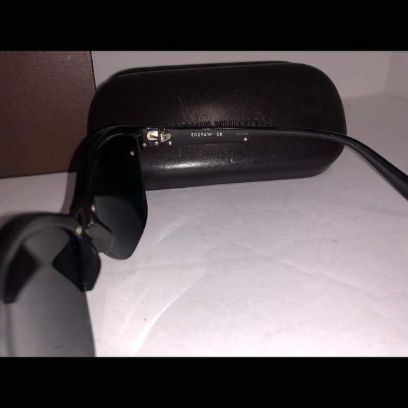 Louis Vuitton Violette Sunglasses - Picture 7 of 8